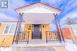 45 BARRYMORE ROAD  Toronto, ON M1J 1W4