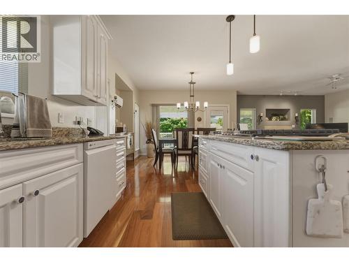 2642 Golf View Place, Blind Bay, BC - Indoor Photo Showing Kitchen With Upgraded Kitchen