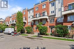 3 - 39 HAYS BOULEVARD Oakville, ON L6H 0J1