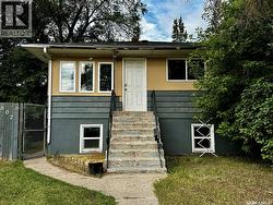 807 Weldon AVENUE  Saskatoon, SK S7M 2V3