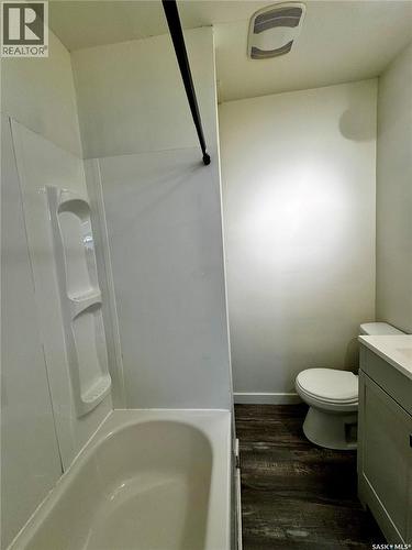 807 Weldon Avenue, Saskatoon, SK - Indoor Photo Showing Bathroom