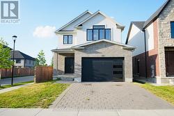3023 DOYLE DRIVE  London South, ON N6M 0G9