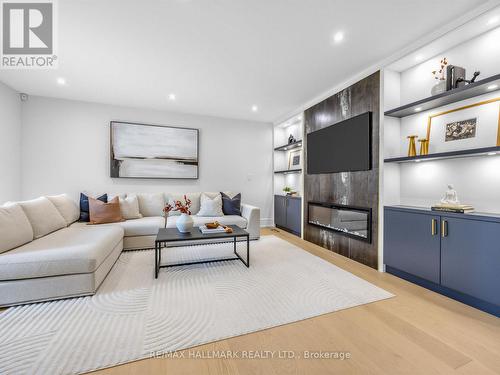 30 Kellythorne Drive, Toronto, ON 