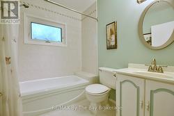 Main Floor 4 Pc Bathroom - 