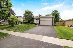 6 METCALFE COURT  Halton Hills, ON L7G 4N6