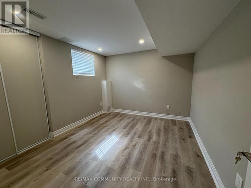 60 SAINT HUBERT DRIVE , Brampton, Ontario L6P 1Y5 5