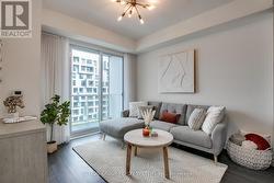 910 - 80 VANAULEY STREET Toronto, ON M5T 0C9