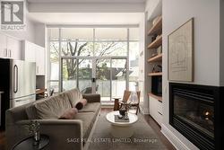 210 - 437 RONCESVALLES AVENUE Toronto, ON M6R 3B9
