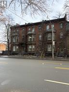 4 - 211 JARVIS STREET Toronto, ON M5J 2C1