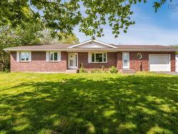 33 Rockwell Drive Mount Uniacke, NS B0N 1Z0
