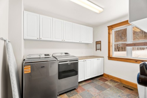 Laundry - 21 Imp. Des Chevreuils, Sainte-Agathe-Des-Monts, QC 