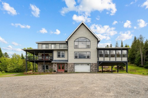 Front of Structure - 21 Imp. Des Chevreuils, Sainte-Agathe-Des-Monts, QC 