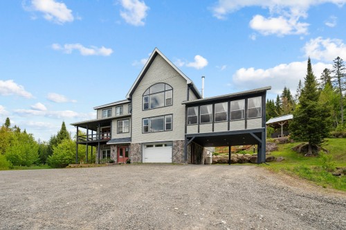 Front of Structure - 21 Imp. Des Chevreuils, Sainte-Agathe-Des-Monts, QC 