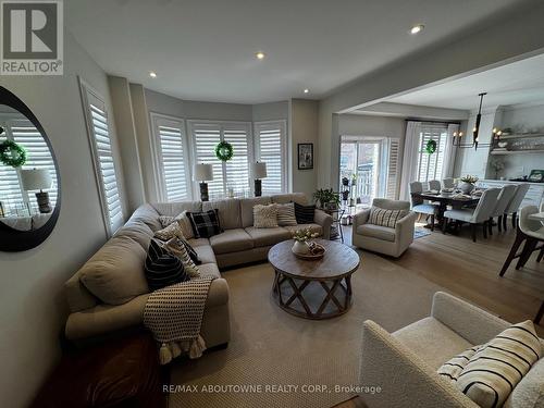 Living space - 85 Earl Stewart Drive, Aurora, ON 