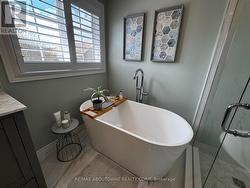 Primary ensuite soaker tub - 