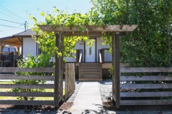 1215 10th St Courtenay, BC V9N 1R8