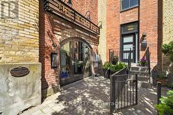 3 - 39 OLD BREWERY LANE Toronto, ON M5A 3P2