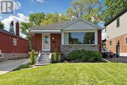 40 DONORA DRIVE Toronto, ON M4B 1B5
