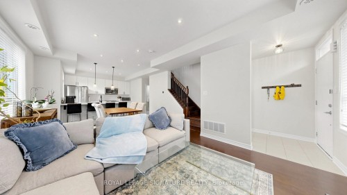 10-35 Heron Park Place, Toronto, ON - Indoor Photo Showing Living Room