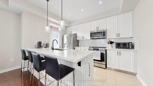 10-35 Heron Park Place, Toronto, ON - Indoor Photo Showing Kitchen With Upgraded Kitchen