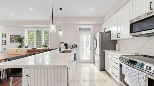 10-35 Heron Park Place, Toronto, ON - Indoor Photo Showing Kitchen With Upgraded Kitchen