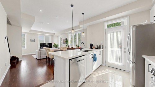 10-35 Heron Park Place, Toronto, ON - Indoor Photo Showing Kitchen With Upgraded Kitchen