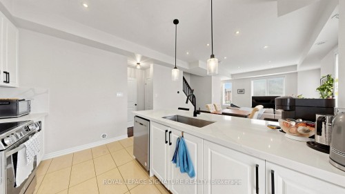 10-35 Heron Park Place, Toronto, ON - Indoor Photo Showing Kitchen With Upgraded Kitchen