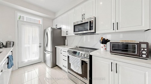 10-35 Heron Park Place, Toronto, ON - Indoor Photo Showing Kitchen