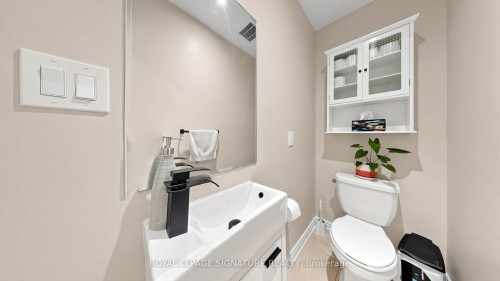 10-35 Heron Park Place, Toronto, ON - Indoor Photo Showing Bathroom