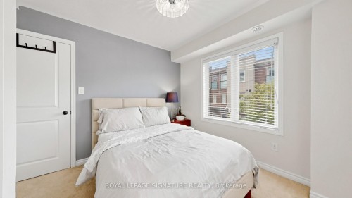 10-35 Heron Park Place, Toronto, ON - Indoor Photo Showing Bedroom