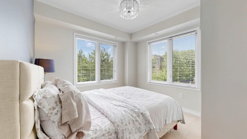 10-35 Heron Park Place, Toronto, ON - Indoor Photo Showing Bedroom