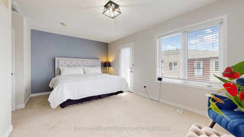 10-35 Heron Park Place, Toronto, ON - Indoor Photo Showing Bedroom