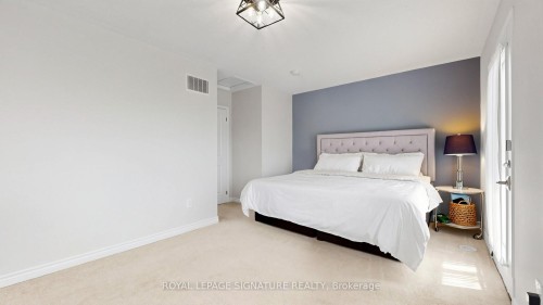 10-35 Heron Park Place, Toronto, ON - Indoor Photo Showing Bedroom