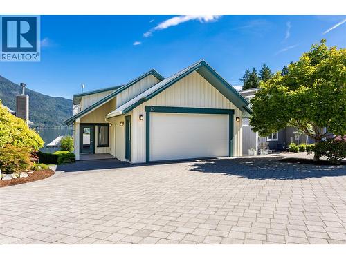 beautiful pavers in the large flat driveway make for lots of parking and easy access - 6421 Eagle Bay Road Unit# 13, Eagle Bay, BC 