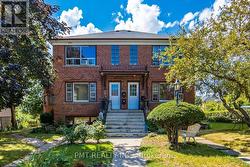 6 - 58 LEYTON AVENUE Toronto, ON M1L 3T7