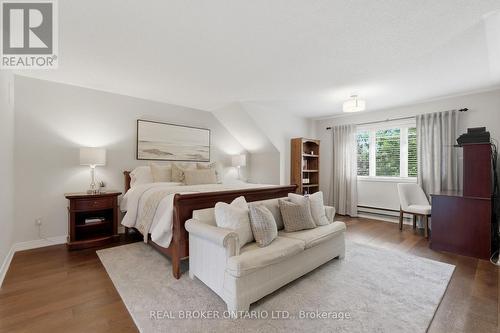 2205 Shaftesbury Court, Oakville, ON 