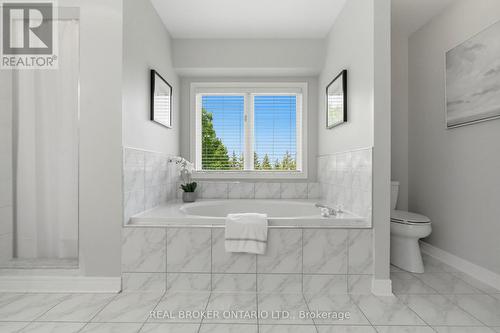 2205 Shaftesbury Court, Oakville, ON 