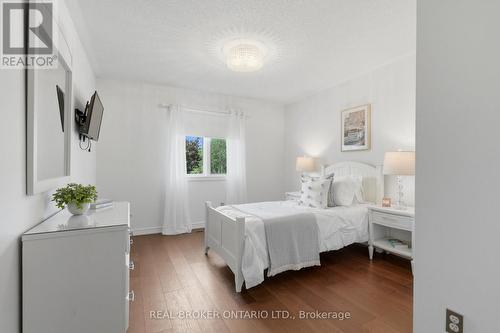 2205 Shaftesbury Court, Oakville, ON 