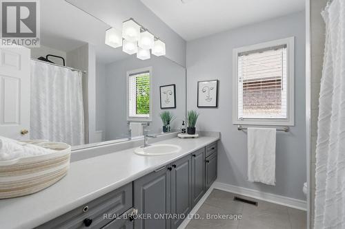 2205 Shaftesbury Court, Oakville, ON 