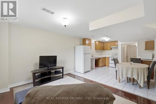 2205 Shaftesbury Court, Oakville, ON 