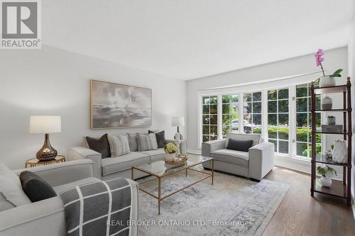2205 Shaftesbury Court, Oakville, ON 
