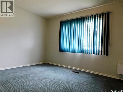 227 2Nd Avenue E, Assiniboia, SK 