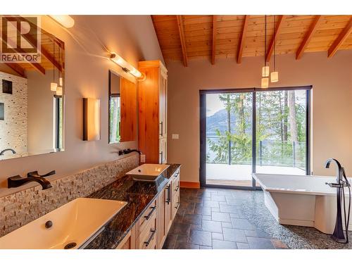 234 Walkers Lane, Kootenay Bay, BC 