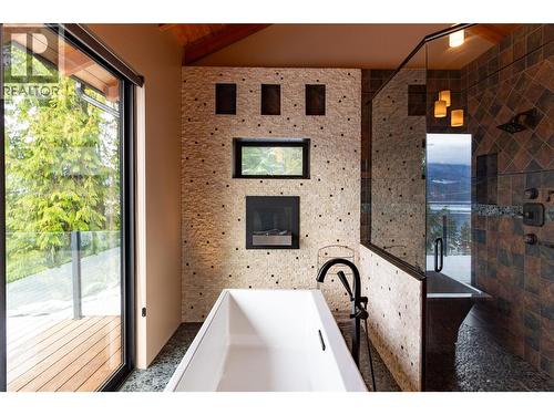 234 Walkers Lane, Kootenay Bay, BC 