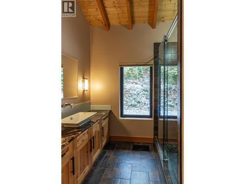 234 Walkers Lane, Kootenay Bay, BC 