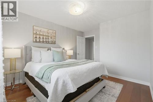 2205 Shaftesbury Court, Oakville, ON 