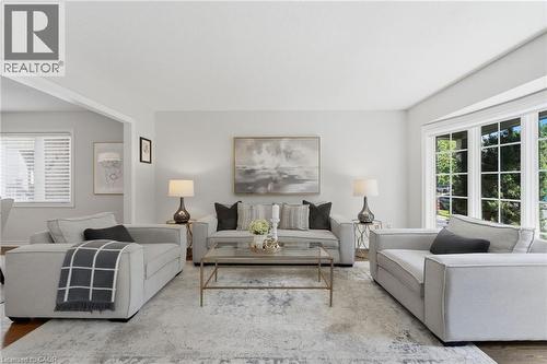 2205 Shaftesbury Court, Oakville, ON 