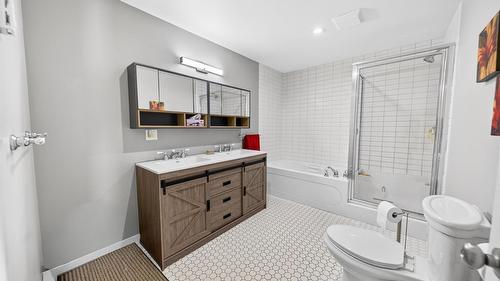 12811 3A Highway, Boswell, BC - Indoor Photo Showing Bathroom