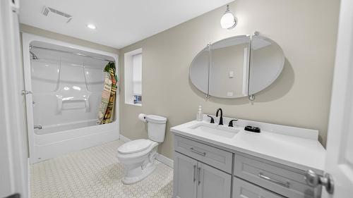 12811 3A Highway, Boswell, BC - Indoor Photo Showing Bathroom
