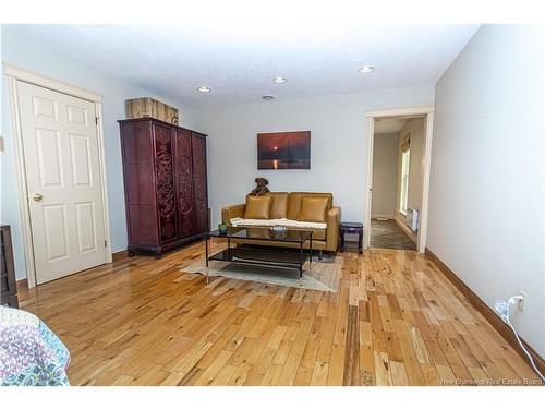 76 Island View Dr, Douglas, NB 